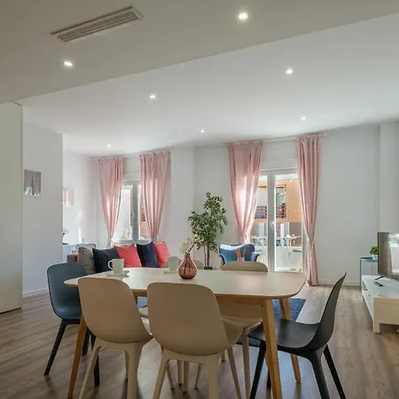 Modern, Stylish & Comfortable Apartment *