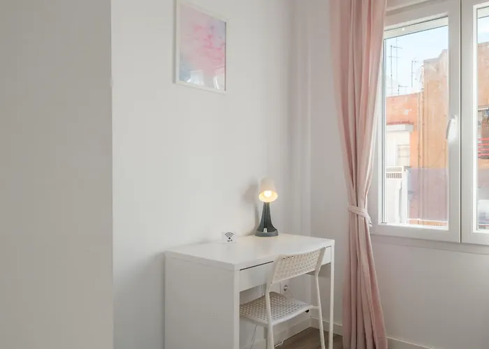 Modern, Stylish & Comfortable Апартаменты
