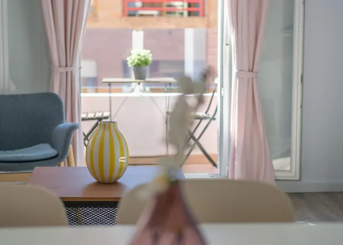 Modern, Stylish & Comfortable Валенсия